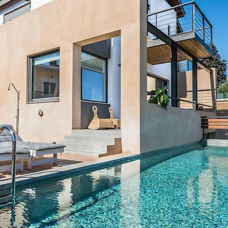 Ferienvilla Happy Mit Pool Fuer 11 Personen بيت للعطل Galatás